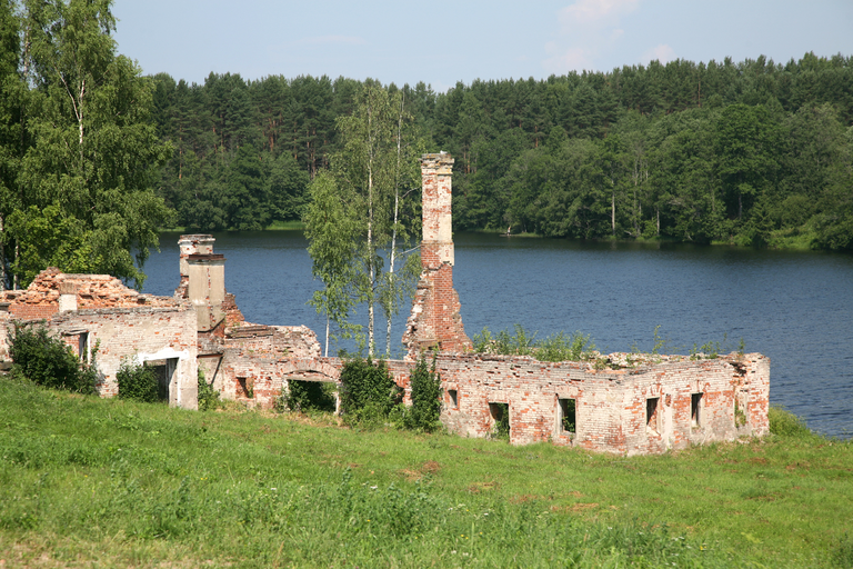 Руины монастырской прачечной и квасоварни
