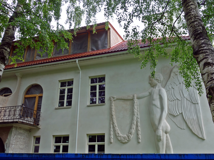 Дом с ангелом