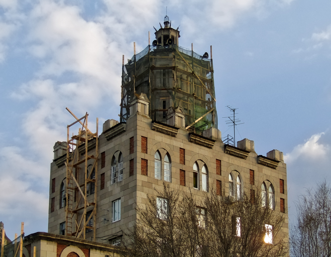 <<МНОГОКВАРТИРНЫЙ ДОМ>>