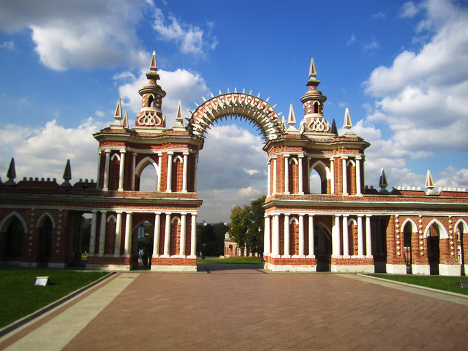 Галерея-ограда с воротами