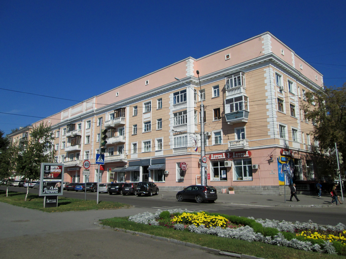 проспект Ленина 28, Жилой дом со встроенными торговыми помещениями