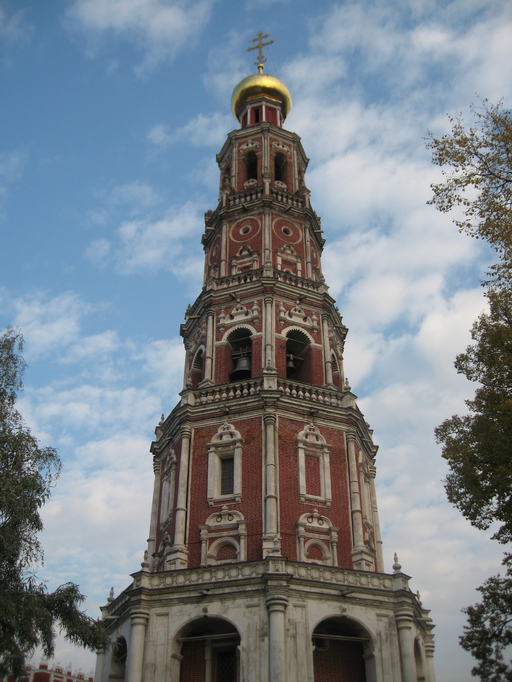 Колокольня Новодевичьего монастыря